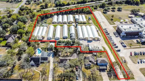 511 W Main St, Weimar, TX 78962