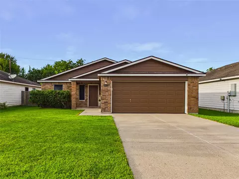 9022 Barracuda Dr, Texas City, TX 77591