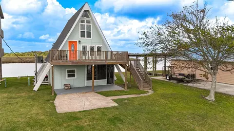239 Redfish Dr, Freeport, TX 77541