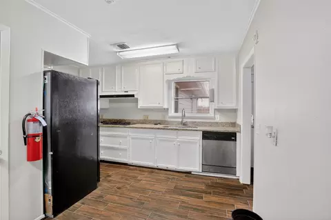 Kitchen - 5109 E 5th St, Katy, TX 77493 photo 2 of 3