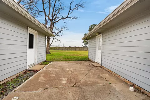 Exterior - 5109 E 5th St, Katy, TX 77493 photo 5 of 8