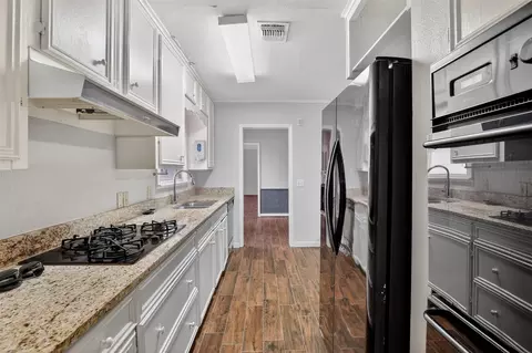Kitchen - 5109 E 5th St, Katy, TX 77493 photo 3 of 3
