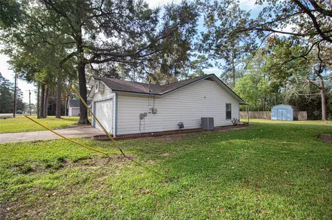 Exterior - 320 Bridgeview Dr, Onalaska, TX 77360 photo 5 of 9