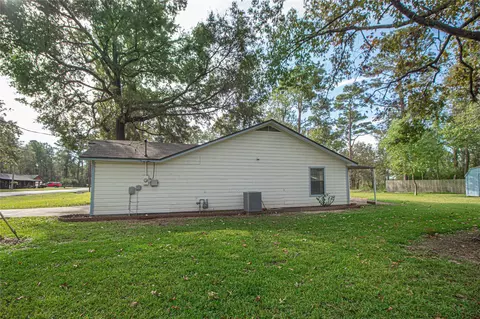 Exterior - 320 Bridgeview Dr, Onalaska, TX 77360 photo 6 of 9