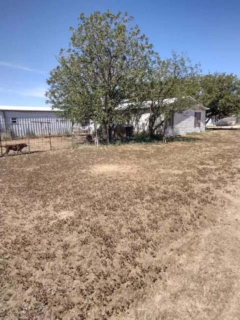1405 E 5th St, Petersburg, TX 79250