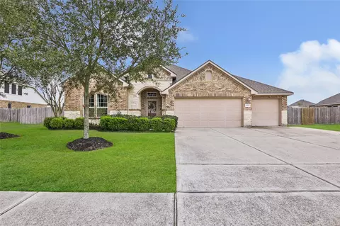 9518 Wincrest Dr, Mont Belvieu, TX 77523