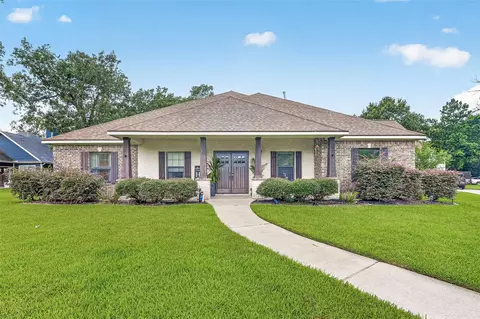 6319 Nowlin Dr, Baytown, TX 77521