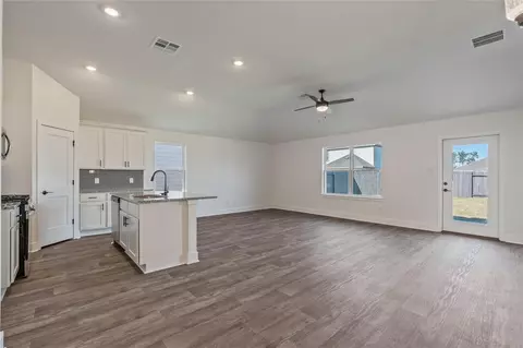 Living - 336 Bryan Way, Angleton, TX 77515 photo 1 of 3