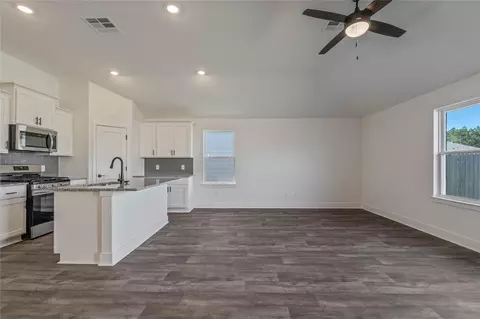 Living - 336 Bryan Way, Angleton, TX 77515 photo 2 of 3