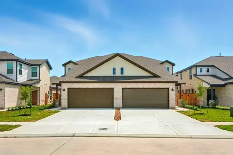 1805 N Peach Creek Dr, Dayton, TX 77535