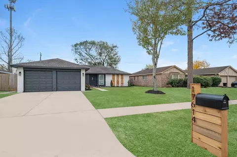 17614 Heritage Bay Dr, Webster, TX 77598