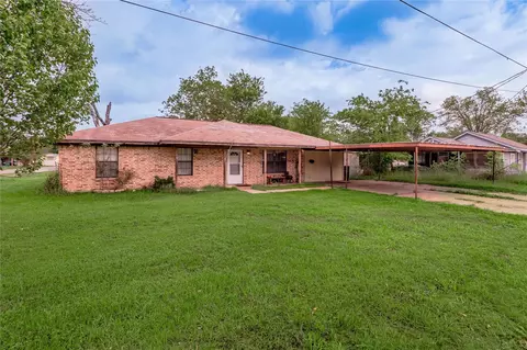 210 Bullard St, Madisonville, TX 77864