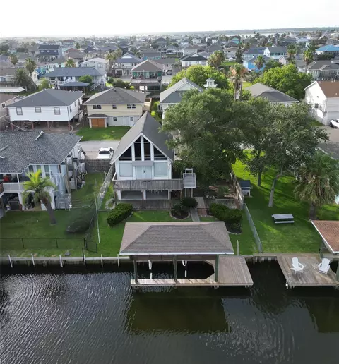 684 Warsaw St, Bayou Vista, TX 77563
