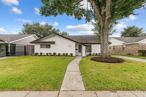 9206 Kapri Ln, Houston, TX 77025