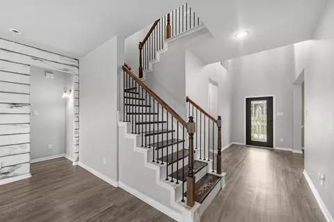 Entry Way - 1740 Cindy Ln, Conroe, TX 77304 photo 2 of 5