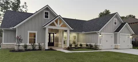 320 Wood Haven Dr, West Columbia, TX 77486
