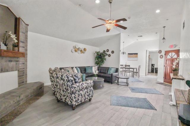 3318 S Greenpark Dr, Houston, TX 77082