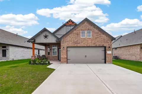 126 Peachleaf Ct, Anahuac, TX 77514