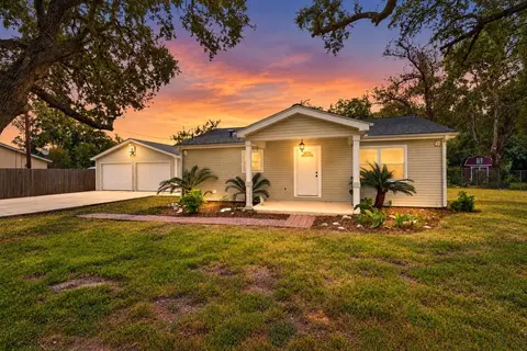 4701 Cherry St, Santa Fe, TX 77517