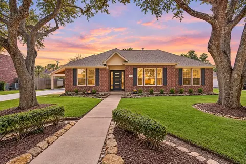 1704 Brill Dr, Friendswood, TX 77546