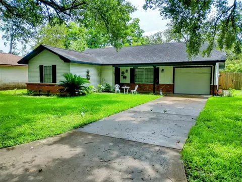 1500 Andrea Dr, Bay City, TX 77414