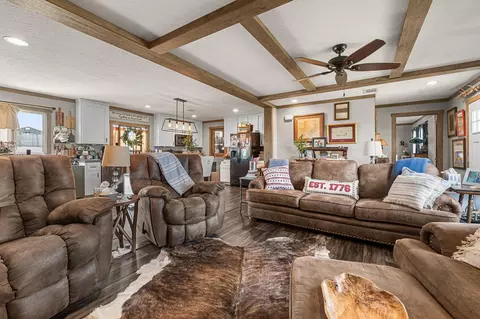 Living - 22360 640, Damon, TX 77430 photo 2 of 2