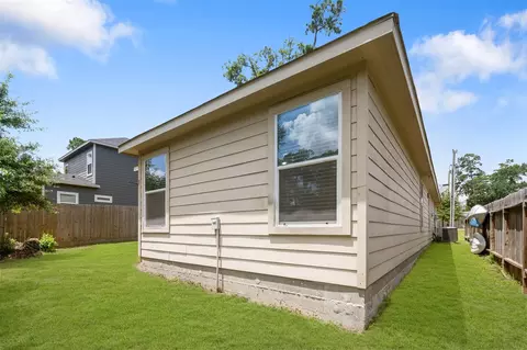 Exterior - 15302 Kickapoo Trl, Willis, TX 77378 photo 3 of 5