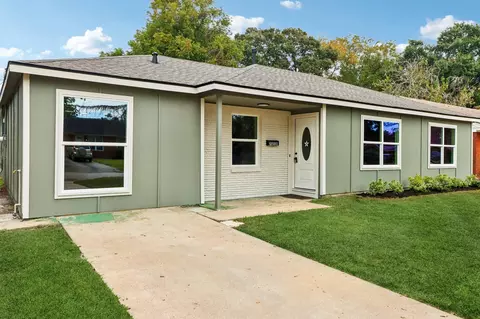7210 Canary Cir, Texas City, TX 77591