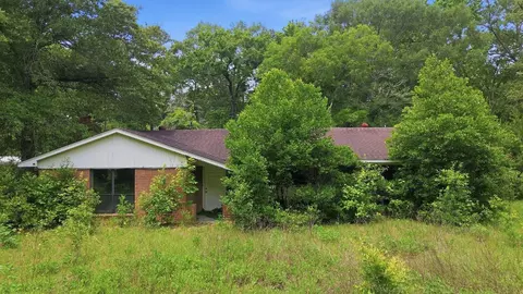 124 White Oak Dr N, Woodbranch, TX 77357