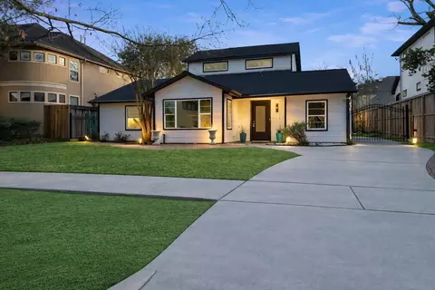 4521 Maple St, Bellaire, TX 77401