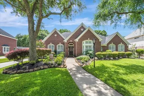 17027 Chapel Park Way, Houston, TX 77059