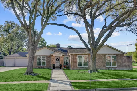 1135 Trowbridge Dr, Houston, TX 77062