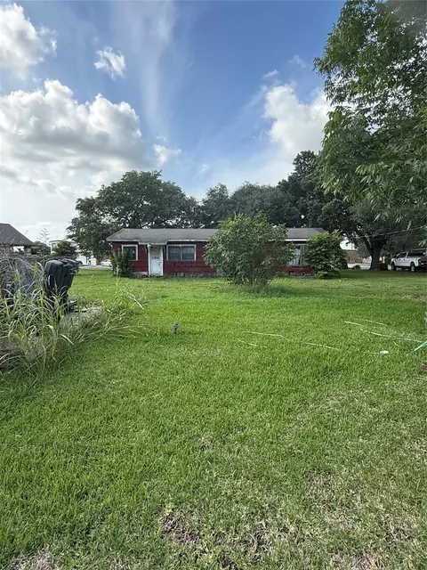 1008 Wilson Dr, Rosenberg, TX 77471