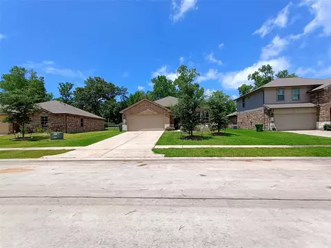 402 Rocky Ridge Dr, Anahuac, TX 77514