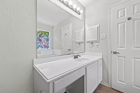 Bath - 3 Steep Trail Pl, Conroe, TX 77385 photo 6 of 6