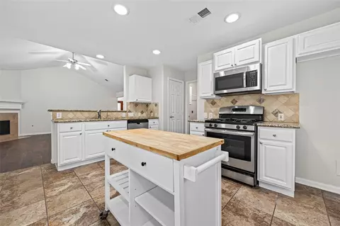 Kitchen - 3 Steep Trail Pl, Conroe, TX 77385 photo 1 of 5