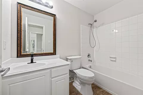 Bath - 3 Steep Trail Pl, Conroe, TX 77385 photo 1 of 6