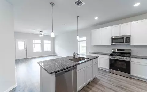 Kitchen - 4326 Maple Root Ln, Pinehurst, TX 77362 photo 1 of 6