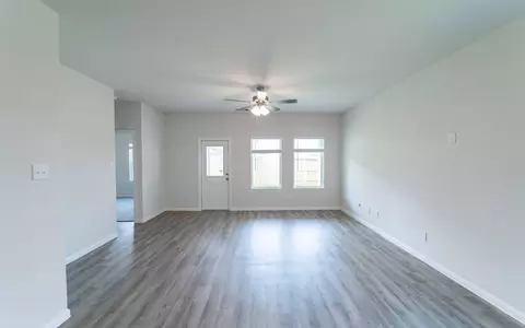Living - 4326 Maple Root Ln, Pinehurst, TX 77362 photo 2 of 3
