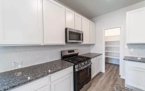 Kitchen - 4326 Maple Root Ln, Pinehurst, TX 77362 photo 5 of 6