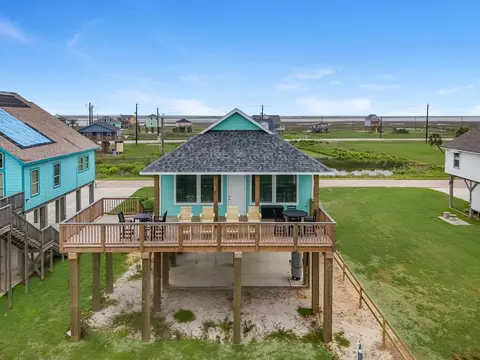 4723 Bluewater Dr, Freeport, TX 77541
