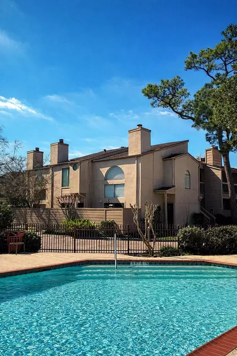 2125 Augusta Dr #74, Houston, TX 77057