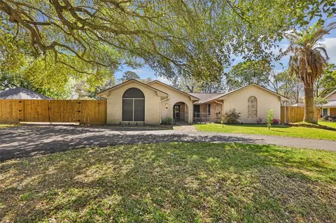 6 Hillcrest St, Dayton, TX 77535