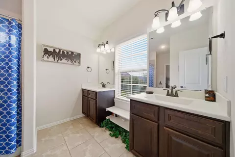 Bath - 21807 Lozar Dr, Spring, TX 77379 photo 2 of 3