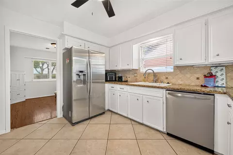Kitchen - 17314 Tall Cypress Dr, Spring, TX 77388 photo 3 of 6