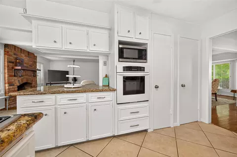 Kitchen - 17314 Tall Cypress Dr, Spring, TX 77388 photo 6 of 6