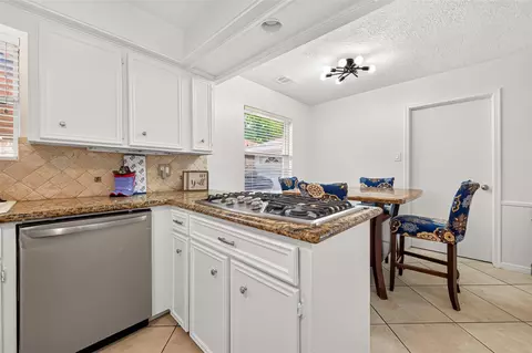 Kitchen - 17314 Tall Cypress Dr, Spring, TX 77388 photo 4 of 6