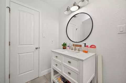 Bath - 17314 Tall Cypress Dr, Spring, TX 77388 photo 4 of 6