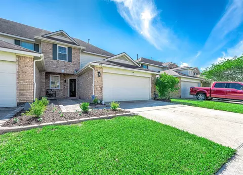 4502 Park Trail Ln, Pasadena, TX 77505