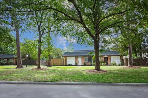 12054 Mighty Oak Dr #A, Houston, TX 77066